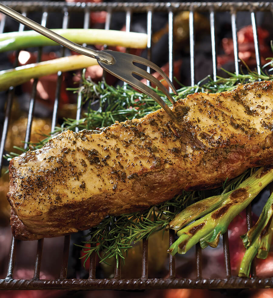 Tira de asado a la parrilla con chimichurri